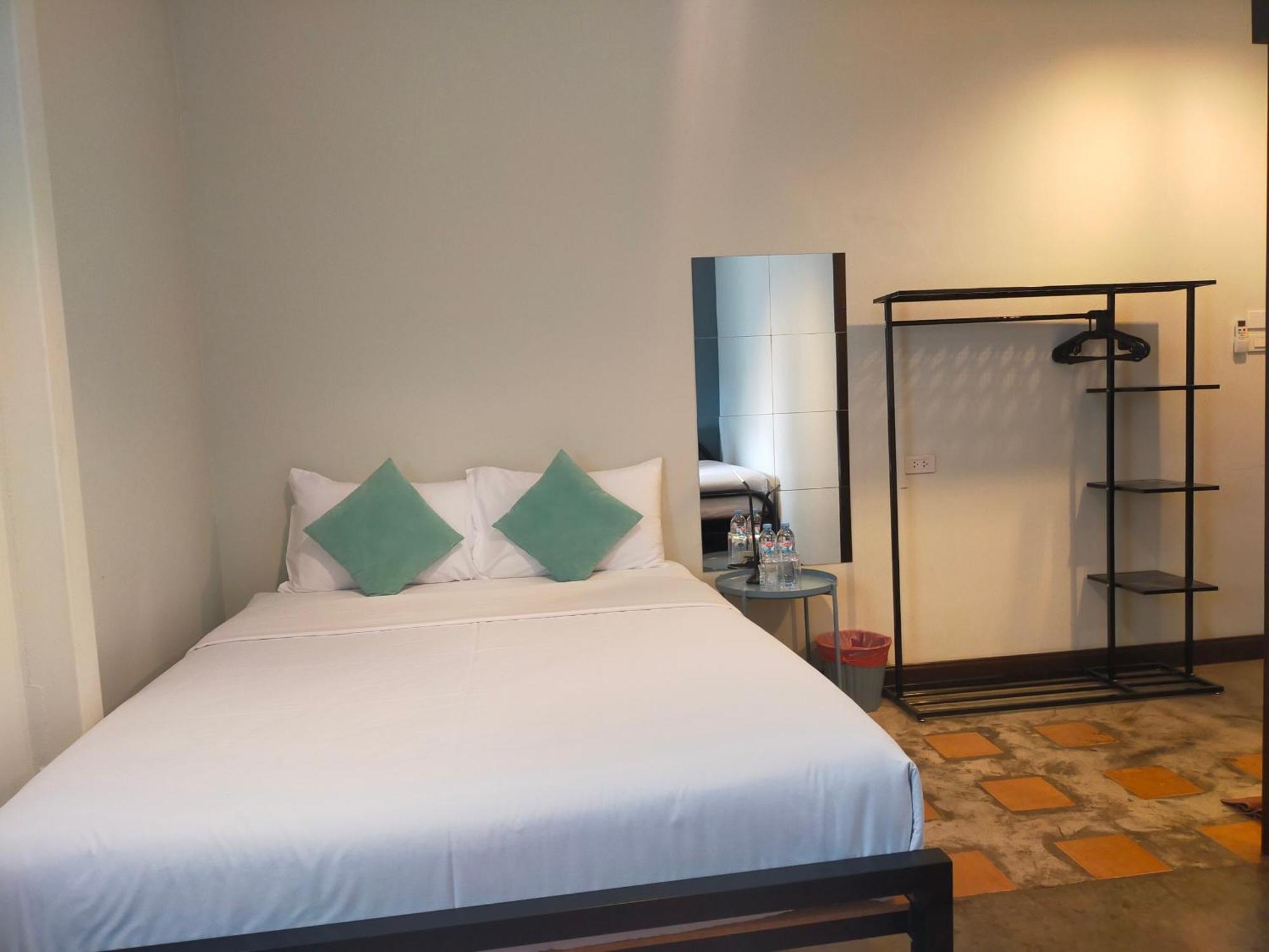 Baan Wangderm Hotel Bangkok Luaran gambar