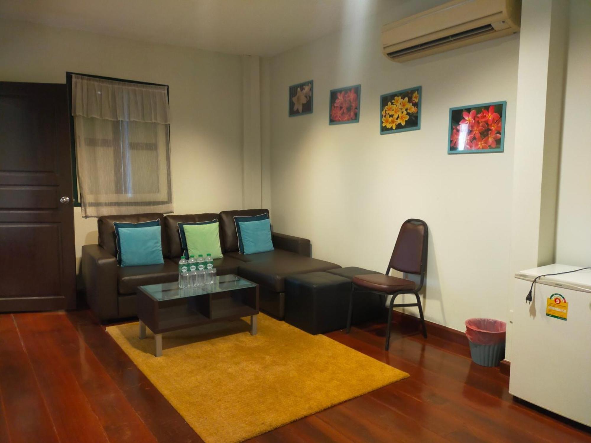 Baan Wangderm Hotel Bangkok Luaran gambar